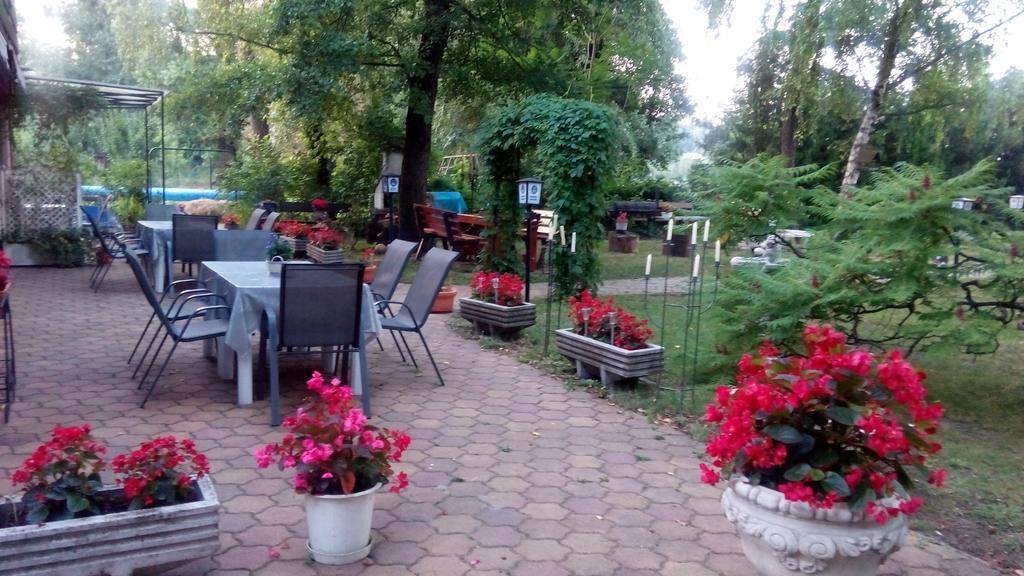Monika Panzio Hotel Tata Exterior photo